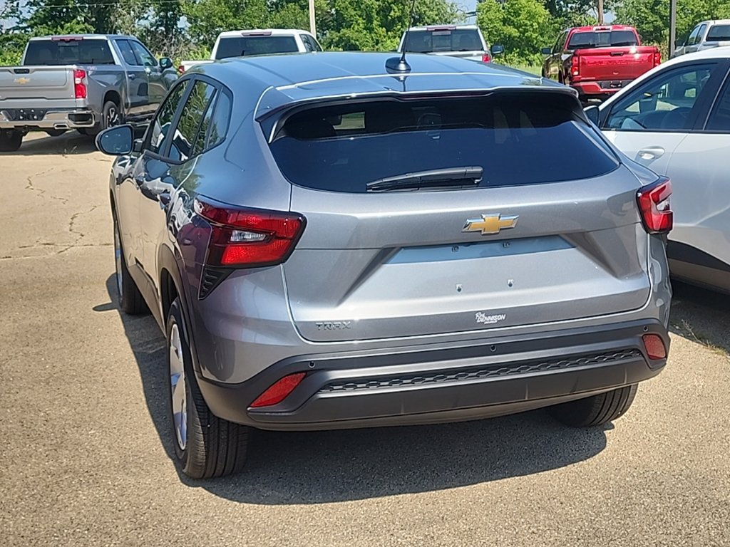 New 2026 Chevrolet Trax LS w/ LS Convenience Package FWD image 2