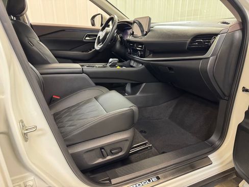 Used 2023 Nissan Rogue Platinum AWD/4WD image 31