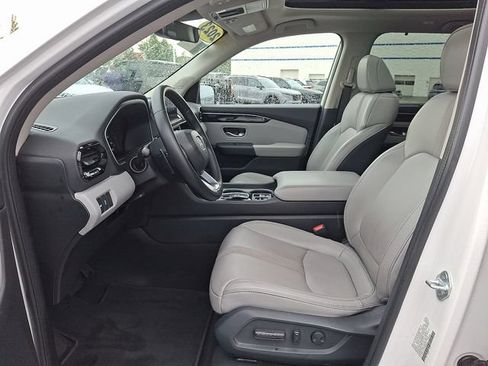 Certified 2023 Honda Pilot Touring image 9