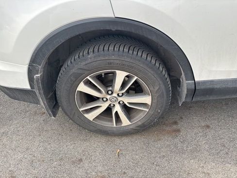 Used 2018 Toyota RAV4 XLE image 10