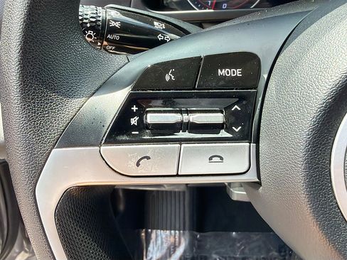 Used 2022 Hyundai Elantra SEL FWD image 32