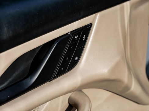 Used 2022 Porsche Taycan image 44