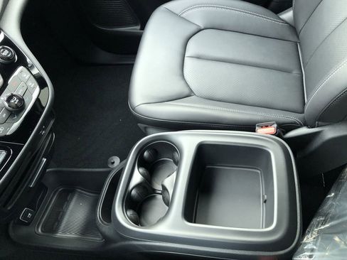 New 2026 Chrysler Pacifica Select image 19