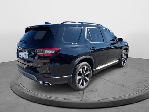 Used 2025 Honda Pilot Touring image 8
