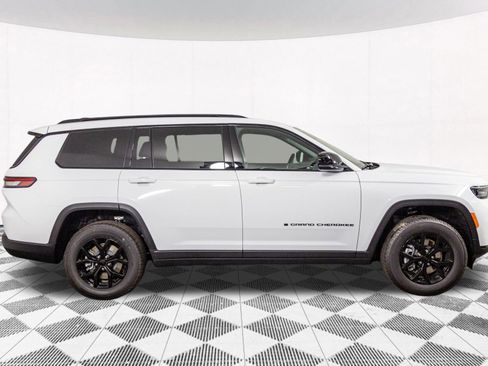 New 2025 Jeep Grand Cherokee L Altitude image 6
