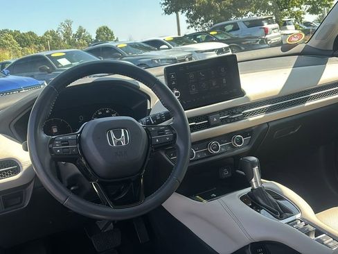Used 2024 Honda HR-V EX-L image 13