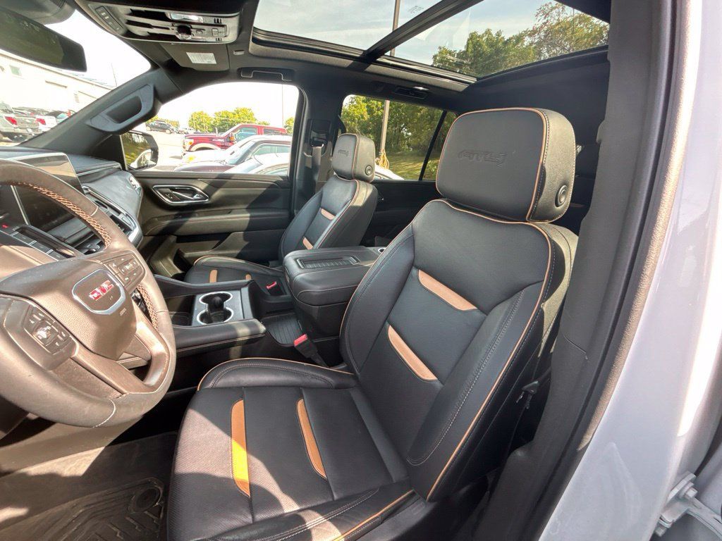 Used 2024 GMC Yukon XL AT4 w/ AT4 Premium Package AWD/4WD image 7