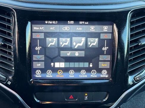 Used 2022 Jeep Cherokee Limited image 20