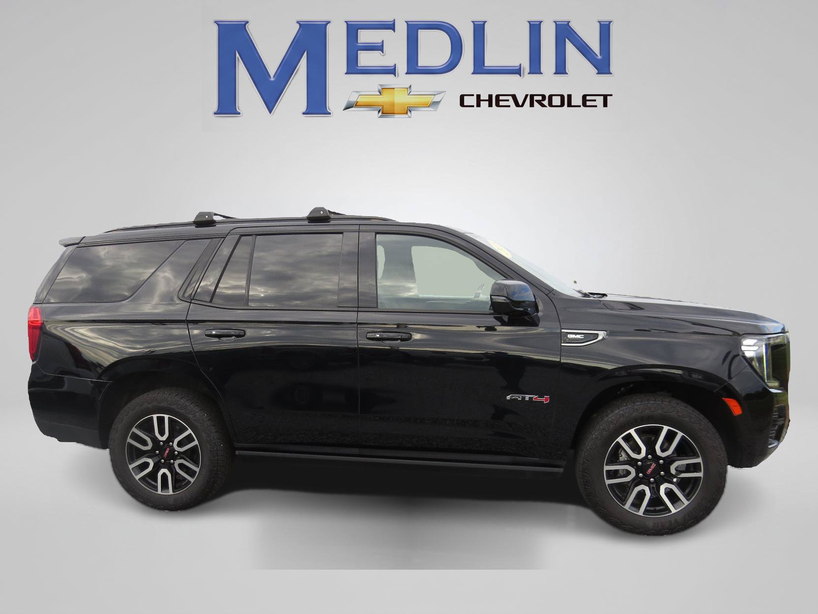 Used 2023 GMC Yukon AT4 AWD/4WD image 2