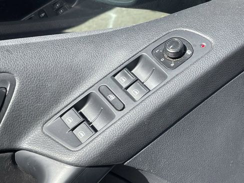 Used 2017 Volkswagen Tiguan S image 10