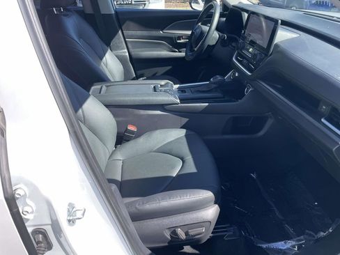 Used 2025 Toyota Grand Highlander AWD image 48