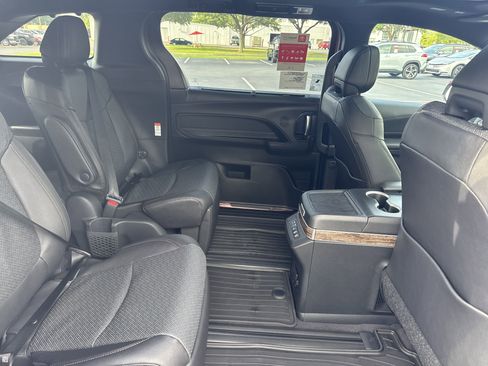 New 2025 Toyota Sienna Platinum image 33