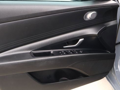Used 2021 Hyundai Elantra SEL FWD image 13