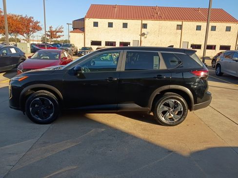 Used 2024 Nissan Rogue SV image 4