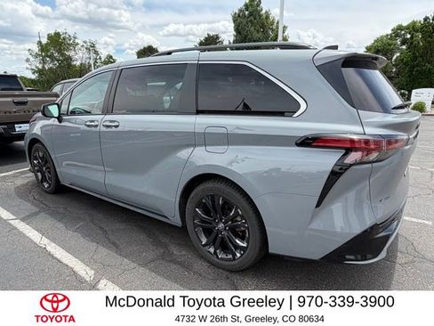 Used 2023 Toyota Sienna XSE FWD image 5