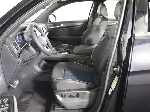 Used 2025 Volkswagen Atlas Cross Sport SEL Premium R-Line image 41