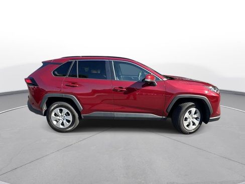 Used 2019 Toyota RAV4 LE FWD image 5