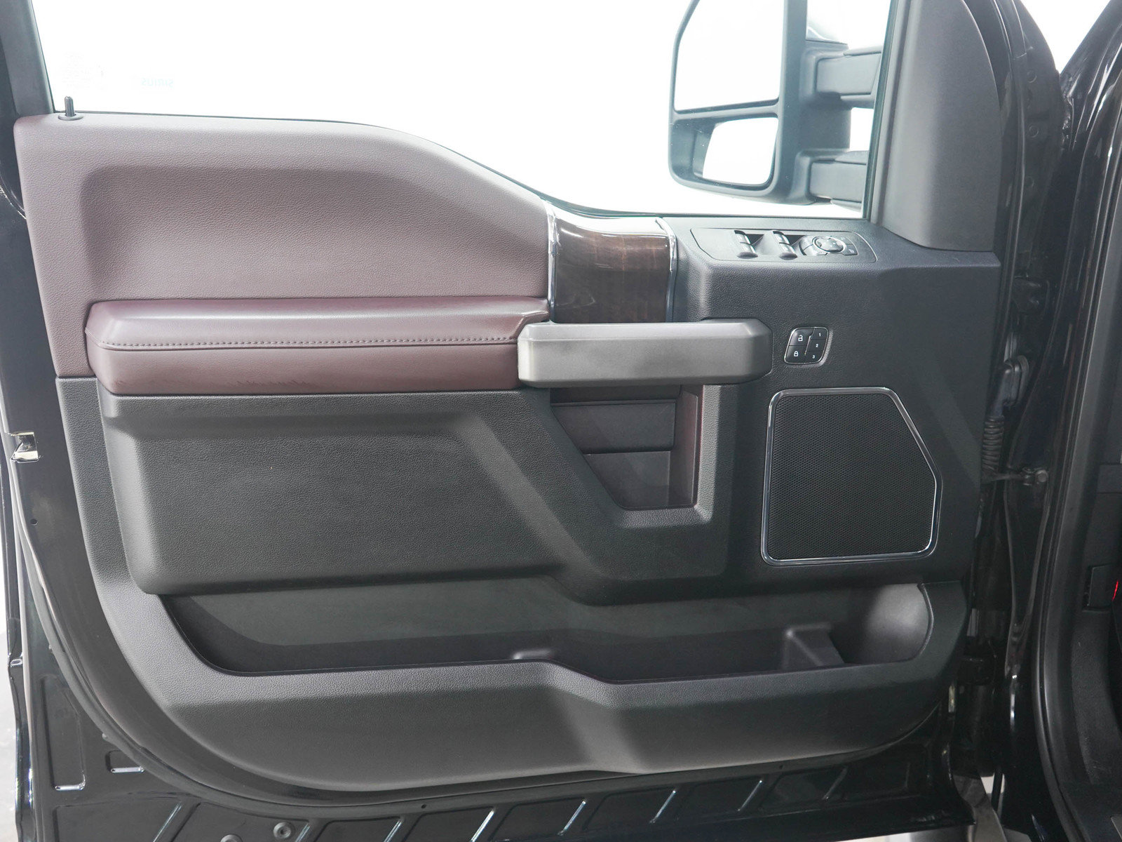 Used 2017 Ford F150 Platinum w/ Equipment Group 701A Luxury AWD/4WD image 21