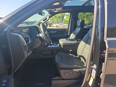 Used 2026 GMC Yukon Denali w/ Sun & Power Step Package AWD/4WD image 7