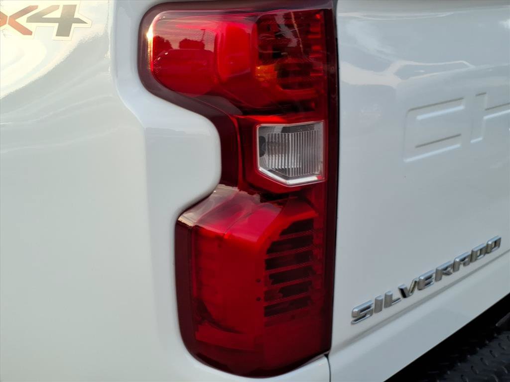 Used 2020 Chevrolet Silverado 2500 LT w/ Texas Edition AWD/4WD image 12