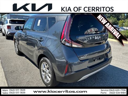 Certified 2025 Kia Soul LX w/ LX Technology Package FWD image 3