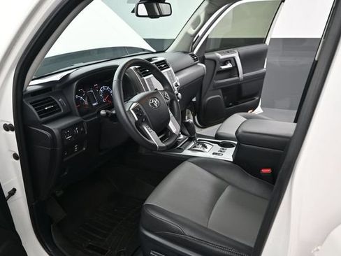 Used 2020 Toyota 4Runner SR5 Premium w/ Moonroof Package AWD/4WD image 7