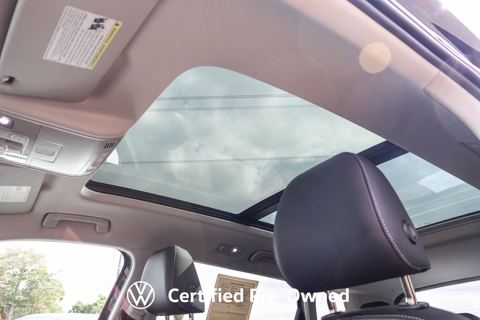 Certified 2025 Volkswagen Taos SE FWD image 25