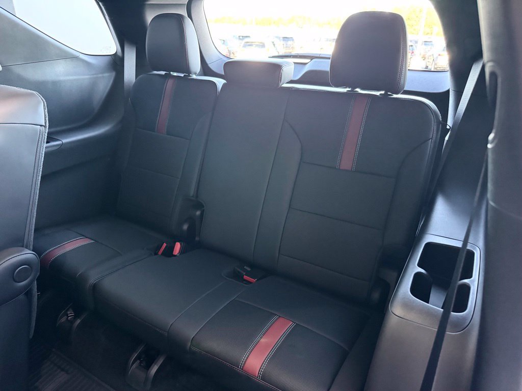 New 2027 Chevrolet Traverse RS w/ LPO, Floor Liner Package FWD image 26