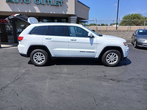 Used 2018 Jeep Grand Cherokee Laredo AWD/4WD image 38