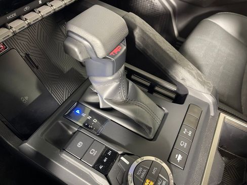 Certified 2025 Toyota Tacoma TRD Off-Road image 22