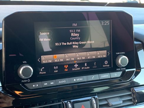 Used 2025 Nissan Pathfinder SV image 22