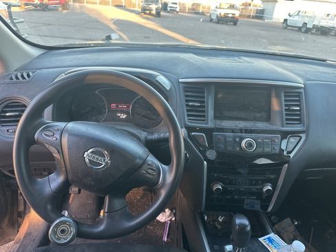 Used 2015 Nissan Pathfinder S image 3