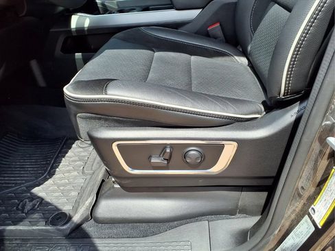 Used 2025 RAM 1500 Laramie AWD/4WD image 19