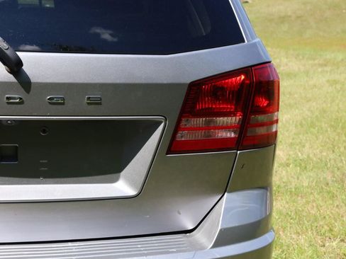 Used 2020 Dodge Journey SE w/ Blacktop Package FWD image 21
