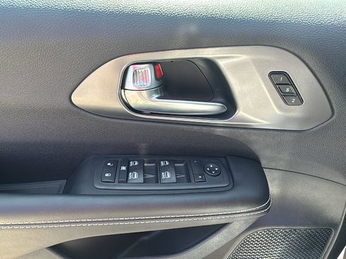 New 2026 Chrysler Pacifica Select image 12