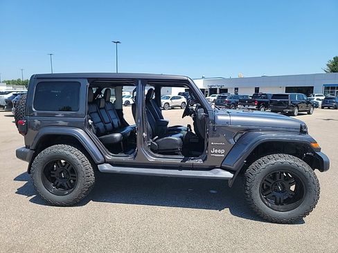 Used 2019 Jeep Wrangler Unlimited Sahara w/ Uconnect 4C Nav & Sound Group AWD/4WD image 18