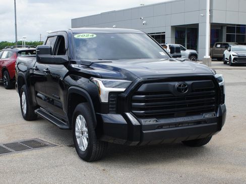 Used 2024 Toyota Tundra SR5 w/ SR5 Premium Package AWD/4WD image 24