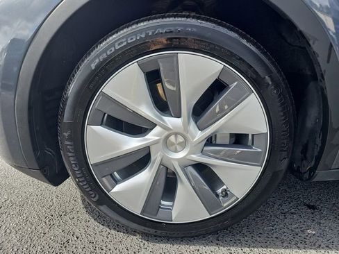 Used 2023 Tesla Model Y Long Range image 31