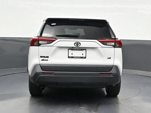 Used 2022 Toyota RAV4 LE FWD image 4