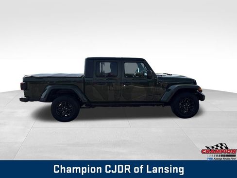 Used 2022 Jeep Gladiator Sport image 12