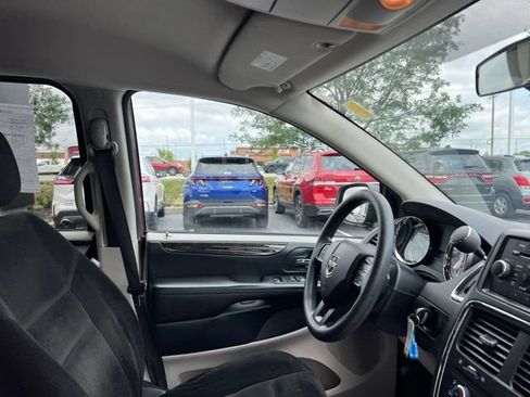 Used 2016 Dodge Grand Caravan SXT FWD image 32
