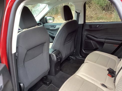 Used 2022 Ford Escape SE w/ SE Sport Appearance Package image 34