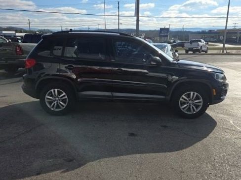 Used 2016 Volkswagen Tiguan S image 10