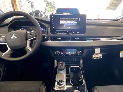 New 2026 Mitsubishi Outlander SE image 5