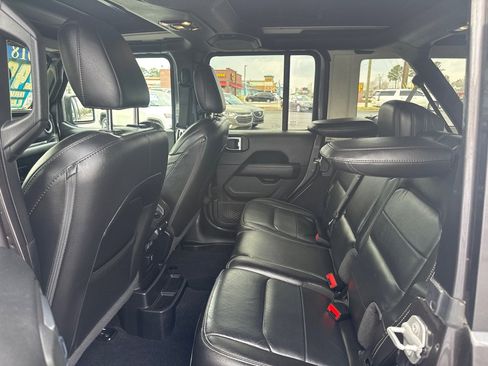 Used 2020 Jeep Wrangler Unlimited Sahara image 11
