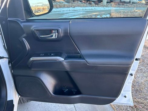 Used 2021 Toyota Tacoma TRD Off-Road w/ Technology Package image 31