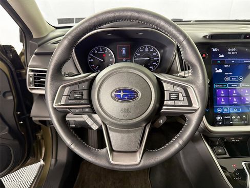 Used 2022 Subaru Outback Limited AWD/4WD image 3