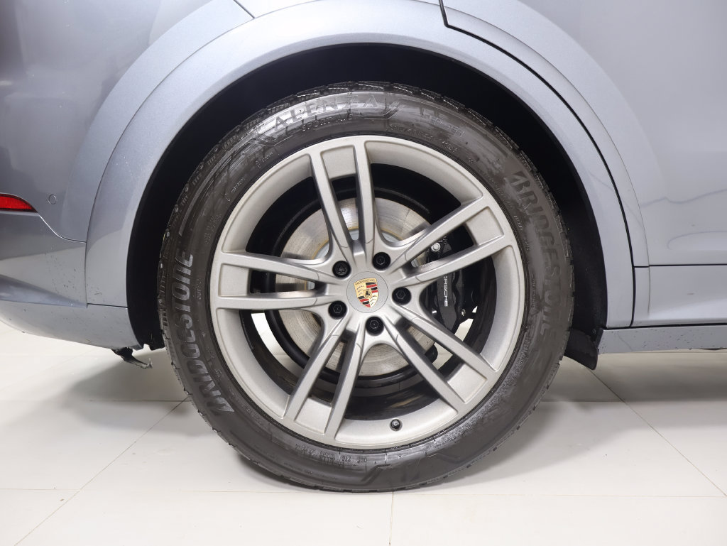 Certified 2026 Porsche Cayenne S AWD/4WD image 29