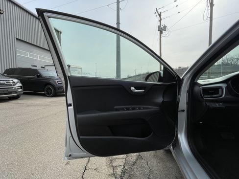 Used 2022 Kia Rio S image 11