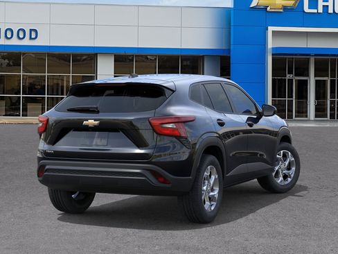 New 2026 Chevrolet Trax LS w/ LS Convenience Package FWD image 4